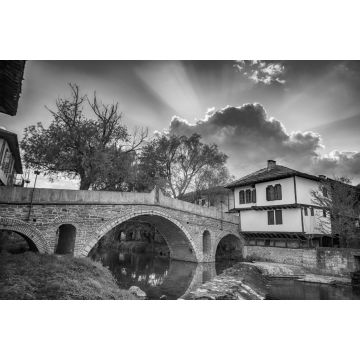 Lais Puzzle - Schöner Blick auf den Uhrenturm und die Altstadt im architektonisch traditionellen Komplex in Tryavna, Bulgarien in schwarz weiß - 2.000 Teile