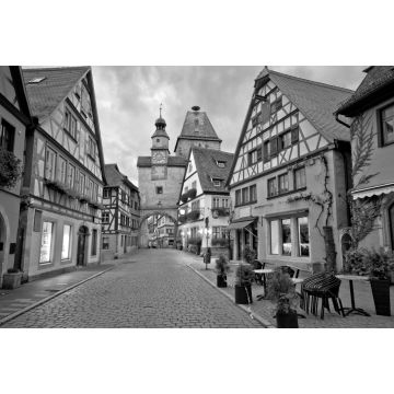 Lais Puzzle - Gepflasterte Straße in der historischen Stadt Rothenburg ob der Tauber, Morgengrauen in schwarz weiß - 2.000 Teile