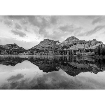 Lais Puzzle - Kanadische Rocky Mountains mit Mondspiegelung auf dem Wedge Lake am Morgen in Kananaskis Country in schwarz weiß - 1.000 Teile