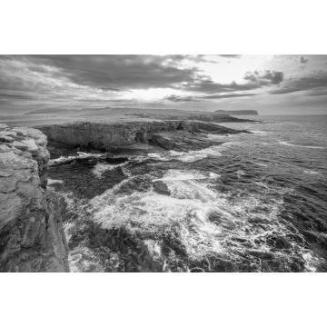 Lais Puzzle - Atemberaubende Yesnaby-Klippen und der Yesnaby Castle Sea Stack an der Westküste der Insel Mainland Orkney, Schottland in schwarz weiß - 2.000 Teile