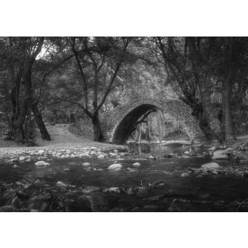Lais Puzzle - Venezianische Brücke auf Zypern im Troodos-Gebirge. Schöne Herbstlandschaft mit Fluss, Bäumen und antiker Brücke. Mittelalterliche Architektur in schwarz weiß - 500, 1.000 & 2.000 Teile