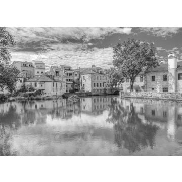 Lais Puzzle - Alte Gebäude in Viseu, die sich in einem örtlichen Bach spiegeln, Portugal in schwarz weiß - 500, 1.000 & 2.000 Teile