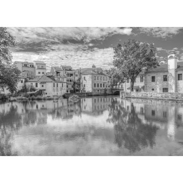 Lais Puzzle - Alte Gebäude in Viseu, die sich in einem örtlichen Bach spiegeln, Portugal in schwarz weiß - 1.000 Teile