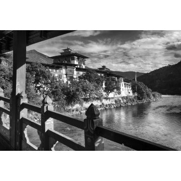 Lais Puzzle - Die Festung Punakha Dzong liegt am Zusammenfluss der beiden Flüsse Pho Chu und Mo Chu. Punakha, Bhutan in schwarz weiß - 2.000 Teile