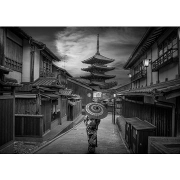 Lais Puzzle - Asiatische Frauen in traditionellen japanischen Kimonos bei der Yasaka-Pagode und in der Sannen Zaka-Straße in Kyoto, Japan in schwarz weiß - 500, 1.000 & 2.000 Teile