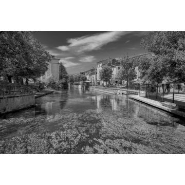 Lais Puzzle - Die Handwerkerstadt Isle sur la Sorgue im Departement Vaucluse in der Provence, Südfrankreich in schwarz weiß - 2.000 Teile