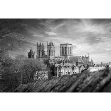 Lais Puzzle - York Minster Cathedral mit blauem Himmel und Burgmauern in schwarz weiß - 2.000 Teile