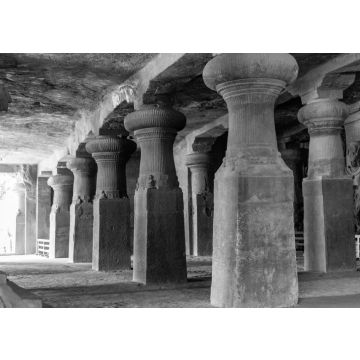Lais Puzzle - Säulen in den Ruinen der Elephanta-Höhlen in Mumbai (Bombay) Indien auf der Insel Gharapuri in schwarz weiß - 500, 1.000 & 2.000 Teile