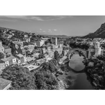 Lais Puzzle - Blick auf die Alte Brücke, rekonstruierte osmanische Brücke aus dem 16. Jahrhundert, Hauptattraktion der Altstadt von Mostar, Bosnien und Herzegowina in schwarz weiß - 500, 1.000 & 2.000 Teile