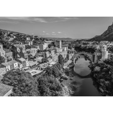 Lais Puzzle - Blick auf die Alte Brücke, rekonstruierte osmanische Brücke aus dem 16. Jahrhundert, Hauptattraktion der Altstadt von Mostar, Bosnien und Herzegowina in schwarz weiß - 1.000 Teile