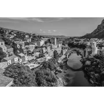 Lais Puzzle - Blick auf die Alte Brücke, rekonstruierte osmanische Brücke aus dem 16. Jahrhundert, Hauptattraktion der Altstadt von Mostar, Bosnien und Herzegowina in schwarz weiß - 2.000 Teile