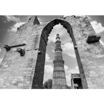 Lais Puzzle - Qutub Minar New Delhi, Indien, Das höchste Minarett in Indien ist ein Turm aus Marmor und rotem Sandstein, der den Beginn der muslimischen Herrschaft im Land repräsentiert, New Delh in schwarz weiß - 500, 1.000 & 2.000 Teile