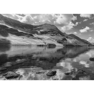 Lais Puzzle - Berge spiegeln sich in einem See im schönen Lake District in England in schwarz weiß - 1.000 Teile