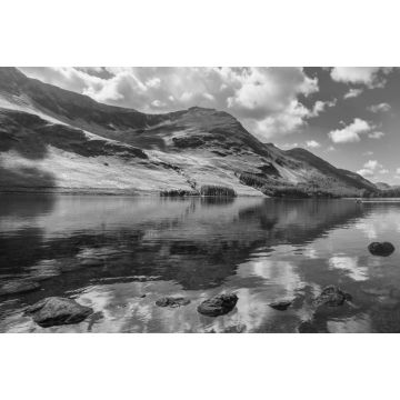 Lais Puzzle - Berge spiegeln sich in einem See im schönen Lake District in England in schwarz weiß - 2.000 Teile