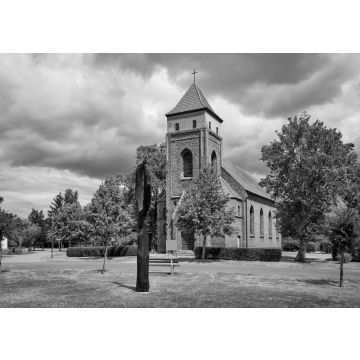 Lais Puzzle - Die denkmalgeschützte neugotische Dorfkirche Bliesdorf am Radwanderweg "Tour Brandenburg" in schwarz weiß - 500, 1.000 & 2.000 Teile
