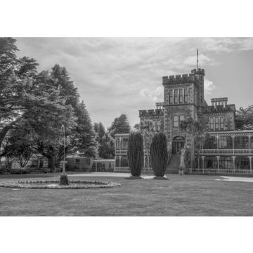 Lais Puzzle - Larnach Schloss in Dunedin, Neuseeland in schwarz weiß - 500, 1.000 & 2.000 Teile