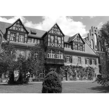 Lais Puzzle - Gotisches Kloster Stift zum Heiligengrabe in Brandenburg Klostergarten und Park in schwarz weiß - 500, 1.000 & 2.000 Teile