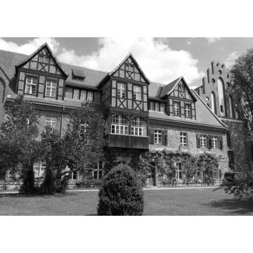 Lais Puzzle - Gotisches Kloster Stift zum Heiligengrabe in Brandenburg Klostergarten und Park in schwarz weiß - 1.000 Teile