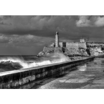 Lais Puzzle - Kuba, Havanna. Sich brechende Wellen an der Uferpromenade Malecon. Die Festung El Morro im Hintergrund in schwarz weiß - 500, 1.000 & 2.000 Teile