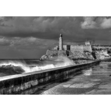 Lais Puzzle - Kuba, Havanna. Sich brechende Wellen an der Uferpromenade Malecon. Die Festung El Morro im Hintergrund in schwarz weiß - 1.000 Teile