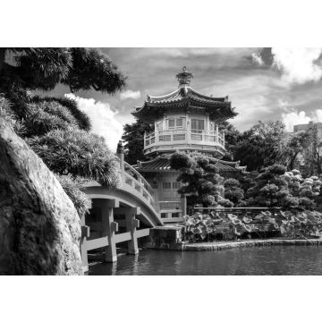 Lais Puzzle - Vorderansicht des Goldenen Pavillon-Tempels mit roter Brücke im Nan Lian-Garten, Hongkong. Asien in schwarz weiß - 500, 1.000 & 2.000 Teile
