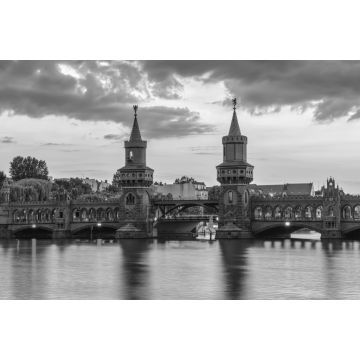 Lais Puzzle - Blick auf die Stadt Berlin an der Oberbaumbrücke und die Spree, Berlin, Deutschland in schwarz weiß - 2.000 Teile