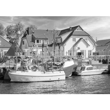 Lais Puzzle - Fischerboote im Hafen von Vitte an einem schönen sonnigen Tag, Insel Hiddensee, Ostsee, Deutschland in schwarz weiß - 500, 1.000 & 2.000 Teile