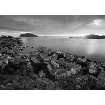 Lais Puzzle - Bunte Sonnenuntergang in Alesund Hafenstadt an der Westküste von Norwegen. Ort, wo das Meer auf die Berge trifft in schwarz weiß - 1.000 & 2.000 Teile