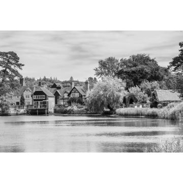 Lais Puzzle - Blick auf das schöne historische Dorf Beaulieu und den Fluss in der Region New Forest in Hampshire, England, Vereinigtes Königreich in schwarz weiß - 2.000 Teile