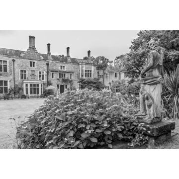 Lais Puzzle - Traditionelles altes Herrenhaus auf dem Lande in Wales, Vereinigtes Königreich in schwarz weiß - 2.000 Teile