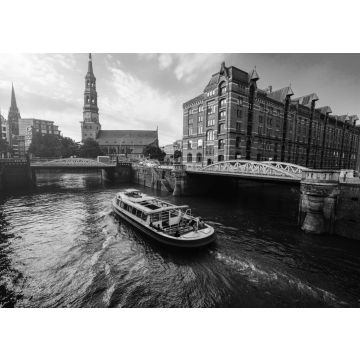 Lais Puzzle - Touristisches Kreuzfahrtschiff auf einem Kanal mit Brücken in der alten Speicherstadt in Hamburg im goldenen Licht des Sonnenuntergangs, Deutschland in schwarz weiß - 500, 1.000 & 2.000 Teile