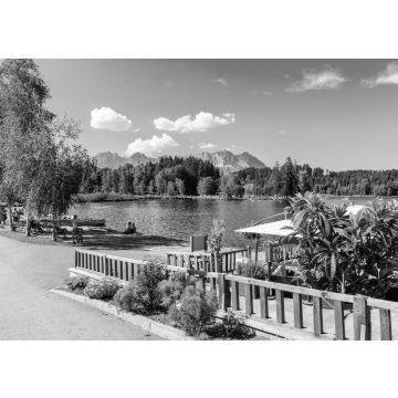 Lais Puzzle - Ufer des Schwarzsees an einem schönen sonnigen Sommertag in der Nähe von Kitzbühel, Tirol, Österreich in schwarz weiß - 500, 1.000 & 2.000 Teile
