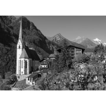 Lais Puzzle - Kapelle Heiligenblut mit dem Großglockner im Hintergrund, Kärnten, Österreich in schwarz weiß - 1.000 Teile