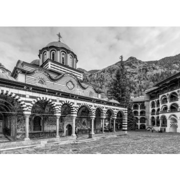 Lais Puzzle - Schöner Blick auf das orthodoxe Rila-Kloster, eine berühmte Touristenattraktion und Kulturdenkmal im Rila-Naturpark-Gebirge in Bulgarien in schwarz weiß - 500, 1.000 & 2.000 Teile