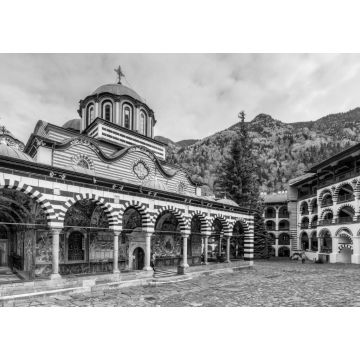Lais Puzzle - Schöner Blick auf das orthodoxe Rila-Kloster, eine berühmte Touristenattraktion und Kulturdenkmal im Rila-Naturpark-Gebirge in Bulgarien in schwarz weiß - 1.000 Teile