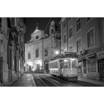 Lais Puzzle - Straßenbahn der Linie 28 in Lissabon, Portugal, bei Nacht in schwarz weiß - 2.000 Teile