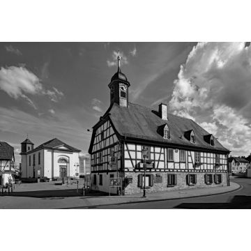 Lais Puzzle - Altes Rathaus in Münster, Kelkheim, Hessen, Deutschland in schwarz weiß - 2.000 Teile