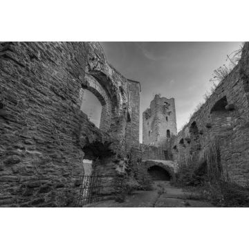 Lais Puzzle - Burgruine Henneburg bei Stadtprozelten in schwarz weiß - 2.000 Teile