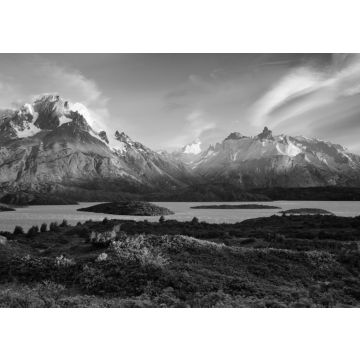 Lais Puzzle - Schneebedeckte Berge und See, Torres del Paine, Chile in schwarz weiß - 500, 1.000 & 2.000 Teile