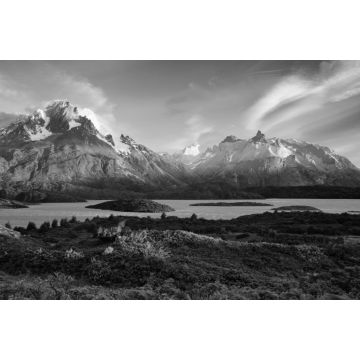 Lais Puzzle - Schneebedeckte Berge und See, Torres del Paine, Chile in schwarz weiß - 2.000 Teile