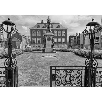 Lais Puzzle - Rathaus von Seraing, Belgien in schwarz weiß - 500, 1.000 & 2.000 Teile