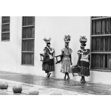 Lais Puzzle - Traditionelle Obst-Straßenverkäufer in Cartagena de Indias, genannt Palenqueras, vor dem Gebäude des Rathauses von Cartagena in schwarz weiß - 500, 1.000 & 2.000 Teile