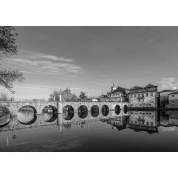 Lais Puzzle - Römische Brücke über den Fluss Tamega in Chaves, Portugal in schwarz weiß - 1.000 Teile