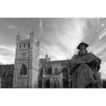 Lais Puzzle - Exeter - Richard-Hooker-Statue und Kathedrale St. Peter in schwarz weiß - 2.000 Teile
