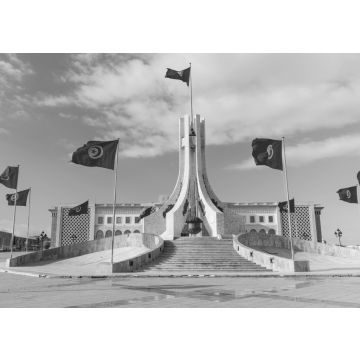 Lais Puzzle - Öffentlicher Platz von Tunis, Nationaldenkmal und Rathaus, Tunesien in schwarz weiß - 500, 1.000 & 2.000 Teile