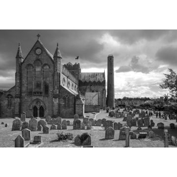 Lais Puzzle - Irland, Kilkenny, die St. Canice's Kathedrale und der Friedhof in schwarz weiß - 2.000 Teile