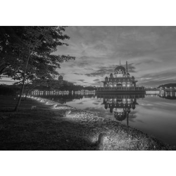 Lais Puzzle - Majestätischer Sonnenaufgang an der Putra-Moschee, Putrajaya, Malaysia in schwarz weiß - 500, 1.000 & 2.000 Teile