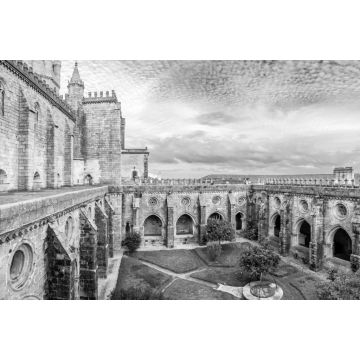 Lais Puzzle - Kreuzgang der Kathedrale von Evora, der größten Kathedrale Portugals. Romanische und gotische Architektur. UNESCO-Weltkulturerbe in schwarz weiß - 2.000 Teile