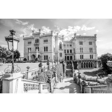 Lais Puzzle - Schloss Miramare mit Gärten am Golf von Triest im Nordosten Italiens in schwarz weiß - 2.000 Teile