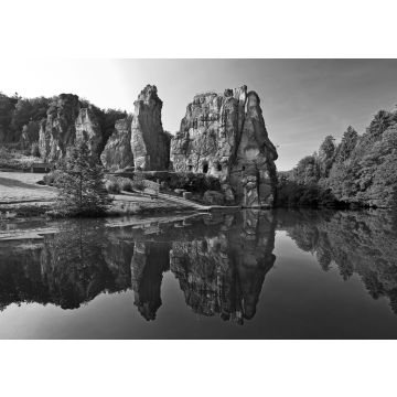 Lais Puzzle - Blick auf die Externsteine mit See vor dem Teutoburger Wald, Deutschland. in schwarz weiß - 500, 1.000 & 2.000 Teile
